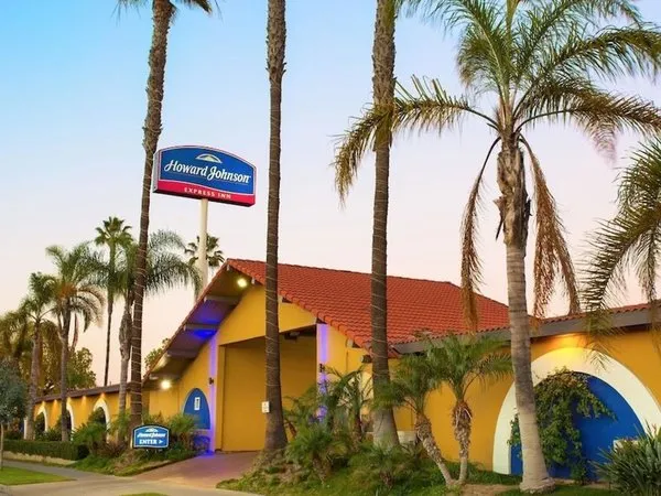 Howard Johnson by Wyndham National City/San Diego South