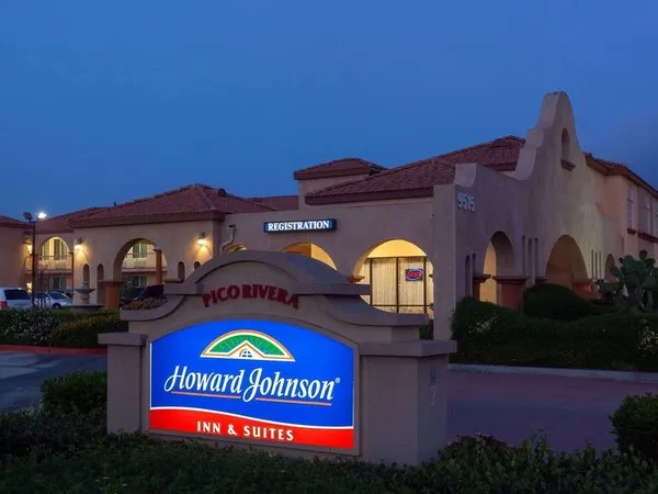 Howard Johnson by Wyndham Pico Rivera Hotel & Suites