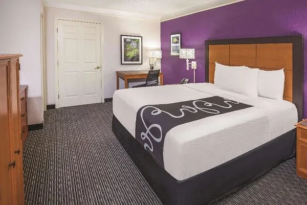 Howard Johnson by Wyndham Sacramento Downtown