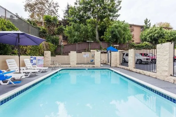 Howard Johnson by Wyndham San Diego Hotel Circle