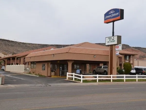 Howard Johnson by Wyndham St. George Hotel & Suites