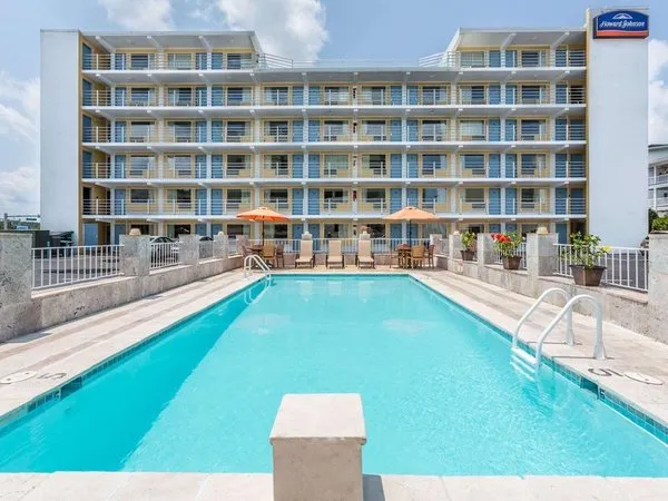 Howard Johnson by Wyndham Virginia Beach At The Beach