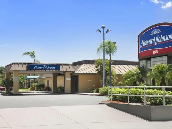 Howard Johnson by Wyndham Winter Haven FL