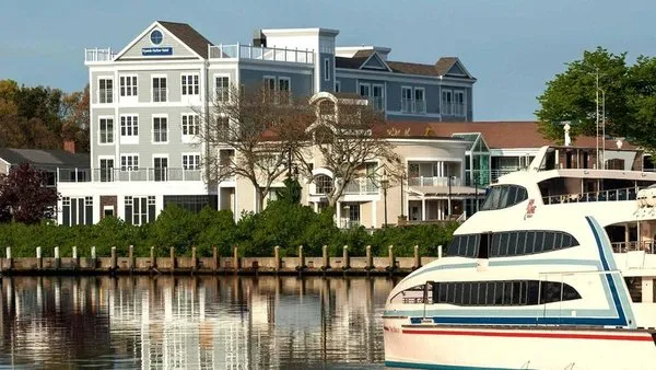 Hyannis Harbor