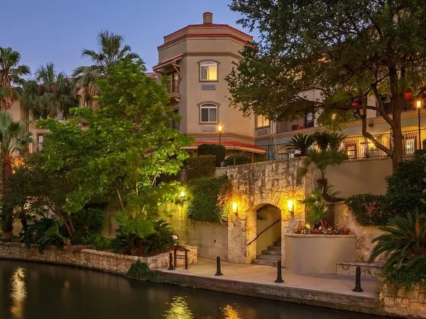 Indigo San Antonio Riverwalk