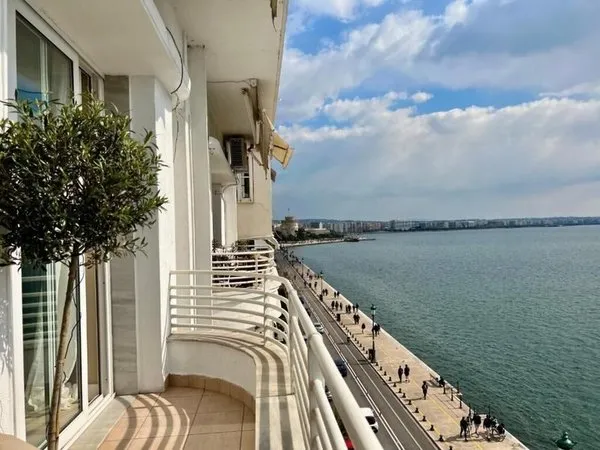 Infinity & Beyond Seafront Apartments by halu!