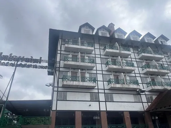 Iris House Hotel