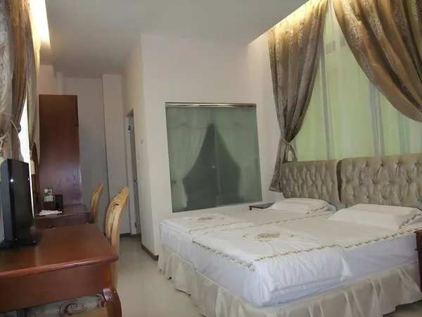 Jayleen 1918 Hotel