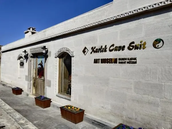 Karlik Cave Suites