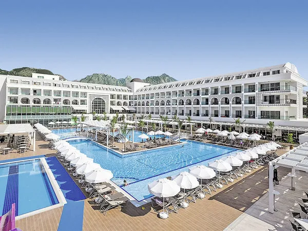 Karmir Resort & Spa