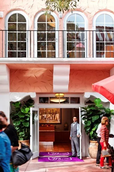 Kasa El Paseo Miami Beach
