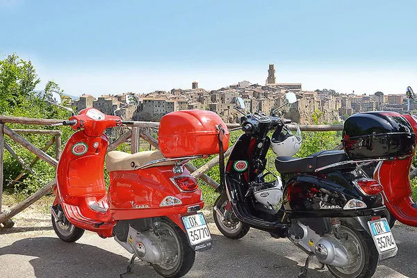 La bella Italia mit der Vespa - Toskana