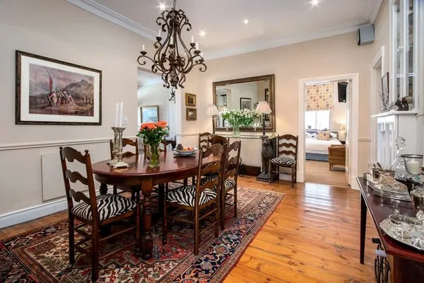 La Fontaine Guest House