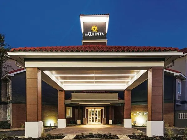 La Quinta Inn & Suites by Wyndham Austin Near The Domain