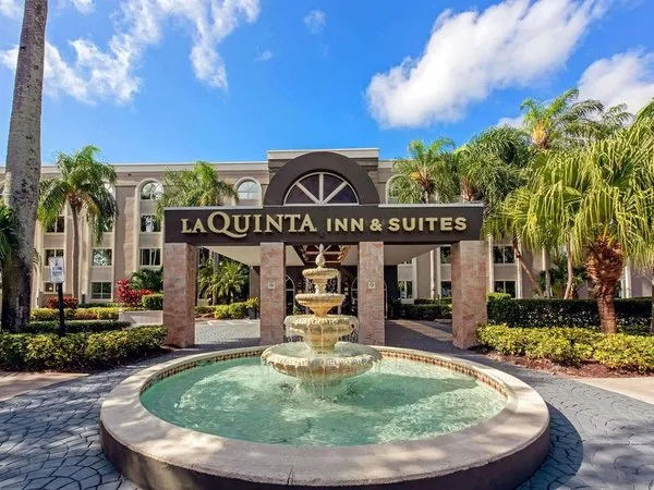 La Quinta Inn & Suites by Wyndham Coral Springs South