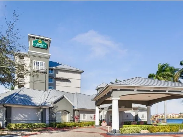 La Quinta Inn & Suites by Wyndham Ft. Lauderdale Airport