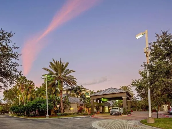 La Quinta Inn & Suites by Wyndham Ft. Lauderdale Plantation