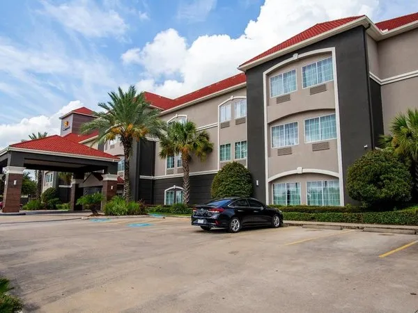 La Quinta Inn & Suites by Wyndham Houston East at Normandy