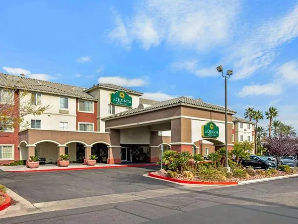 La Quinta Inn & Suites by Wyndham Las Vegas Red Rock