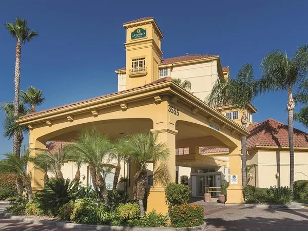 La Quinta Inn & Suites by Wyndham Ontario Airport