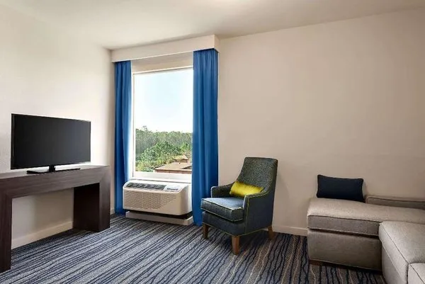 La Quinta Inn & Suites by Wyndham Orlando IDrive Theme Parks