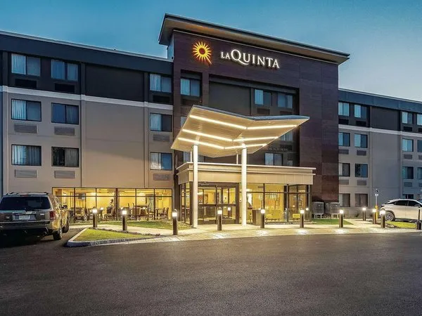 La Quinta Inn & Suites by Wyndham Salem NH