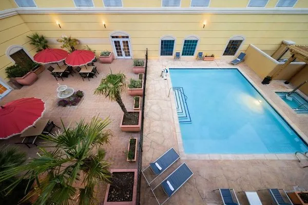 La Quinta Inn & Suites by Wyndham San Antonio Medical Ctr NW