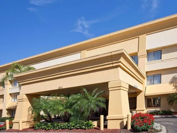 La Quinta Inn & Suites by Wyndham Tampa Fairgrounds - Casino