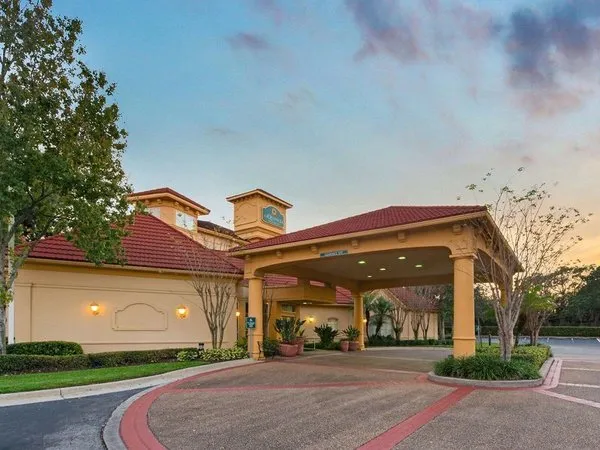 La Quinta Inn & Suites by Wyndham USF (Near Busch Gardens)