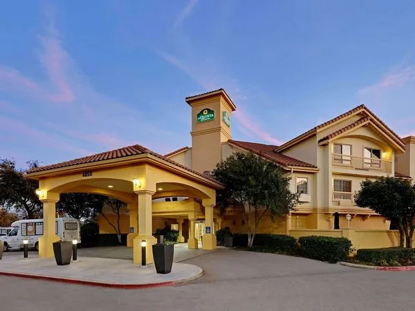 La Quinta Inn & Suites Dallas DFW Airport North
