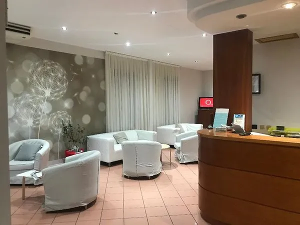La Tour Palace Hotel & Restaurant