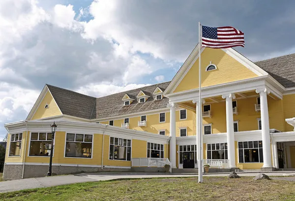 Lake Yellowstone Hotel & Cabins