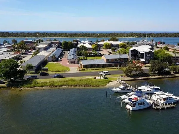 Lakeside Motel Waterfront