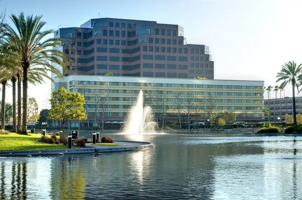 Lakeside Orange County Airport Hotel