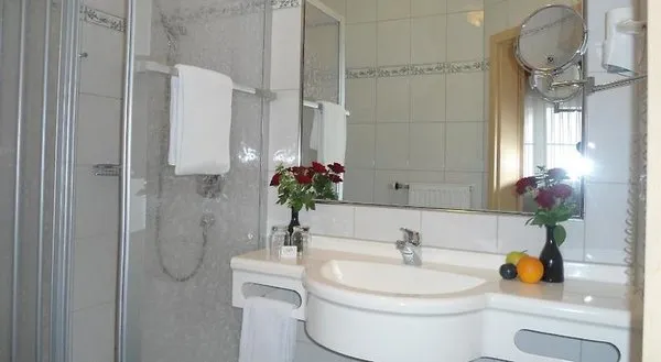Landgasthof & Landhotel Hutzenthaler