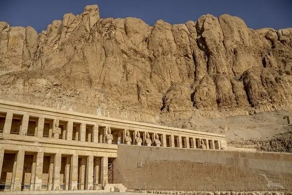Lange Nilkreuzfahrt Sonnengott Aton First-Class Select von Luxor nach Kairo mit MS Club Vision