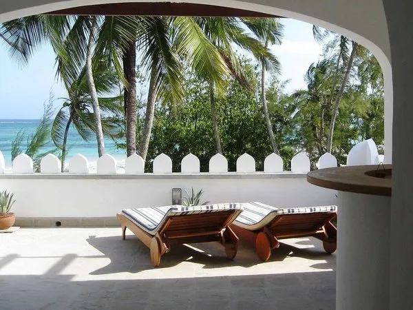 Lantana Galu Beach Hotel