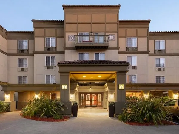 Larkspur Landing Extended Stay Suites Hillsboro