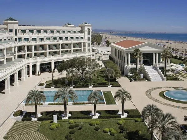 Las Arenas Balneario Resort