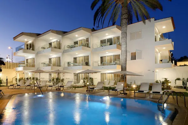 Las Tejas Apartments