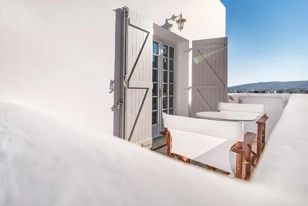 Lavarock Santorini