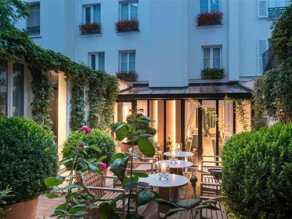 Le Belgrand Hotel Paris Champs Elysees, Tapestry Collection by Hilton