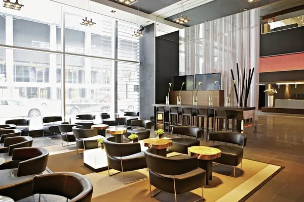 Le Germain Hotel Toronto Maple Leaf Square