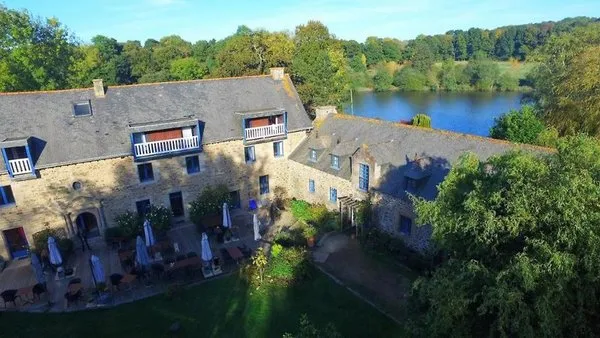 Le Manoir Des Portes