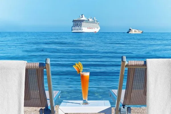 Le Meridien Beach Plaza