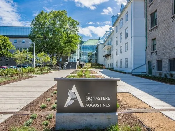 Le Monastere Des Augustines