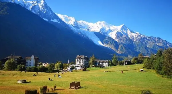 Les Balcons du Savoy