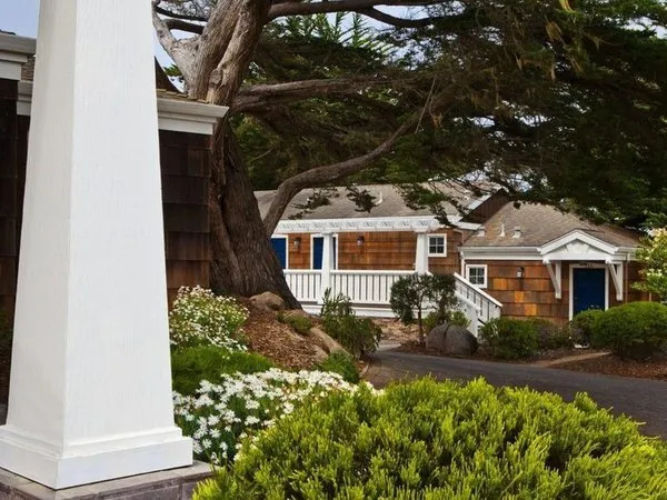 Lighthouse Lodge & Cottages