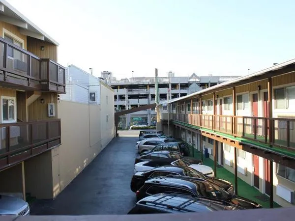 Lombard Plaza Motel