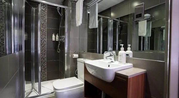 London Court Hotel